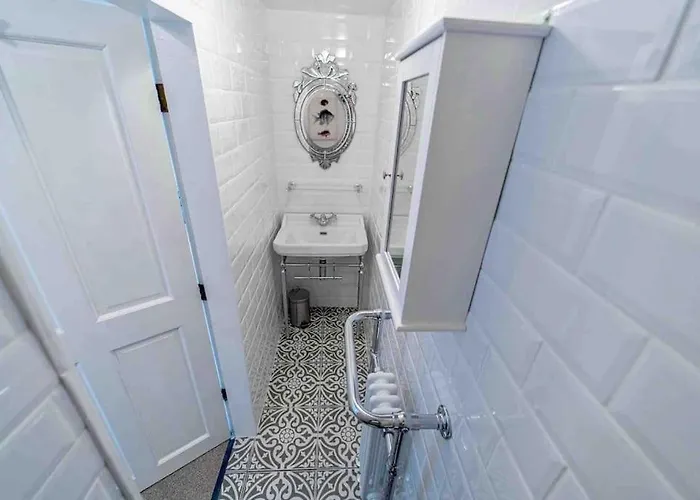 The Merry Gull, - Stunning, Quirky, Luxury * Whitby